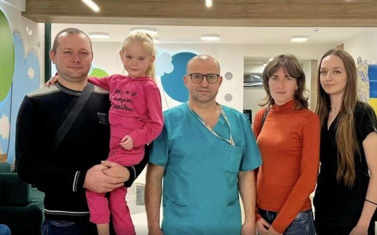 У Львові лікарі провели операцію 6-річній дівчинці за допомогою робота-хірурга