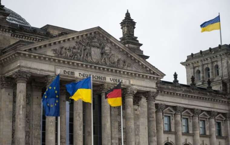 Reuters: Німеччина, попри розпад коаліції, продовжить надавати допомогу Україні