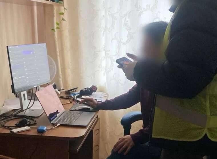 На Київщині хакер продавав талони єЧерги сервісних центрів МВС