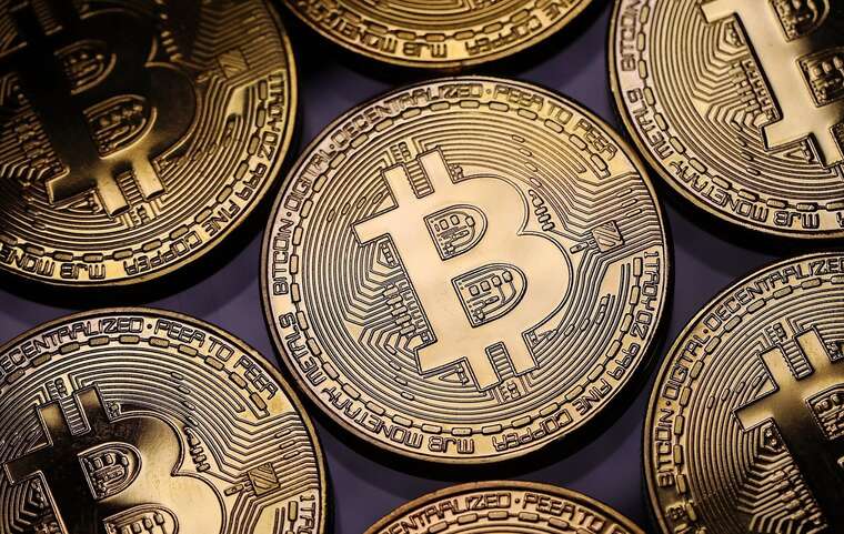 Bitcoin оновив історичний рекорд, подолавши позначку в 77 000 доларів