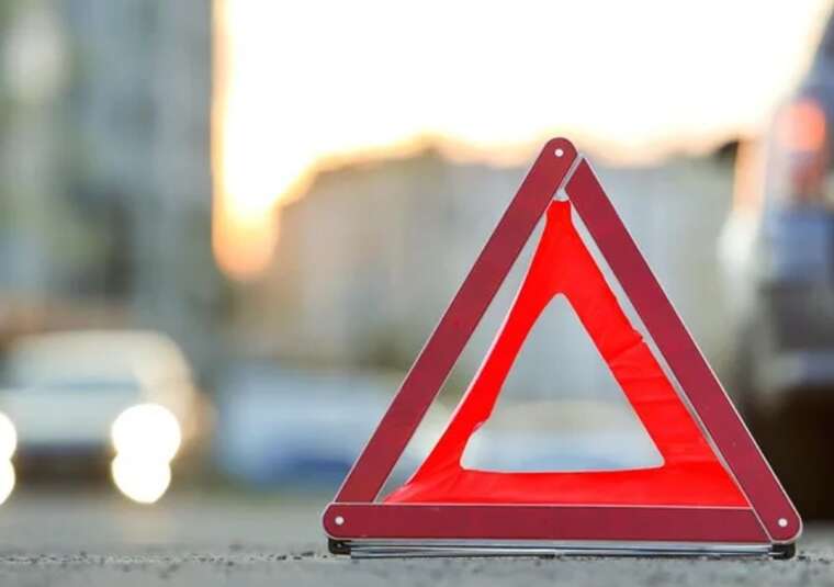 В Киеве на Троещине произошло столкновение легкового автомобиля и инкассаторской машины