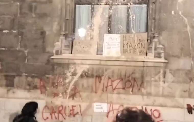 В іспанській Валенсії відбуваються масові протести після масштабної повені