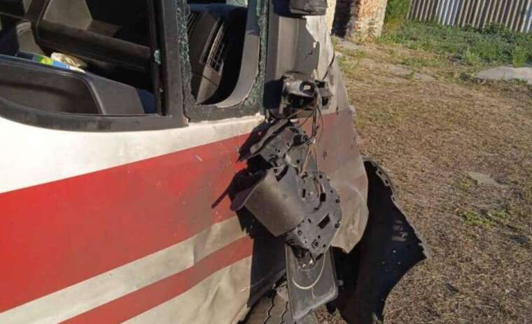 The Russian army attacked an ambulance vehicle in the Kherson region