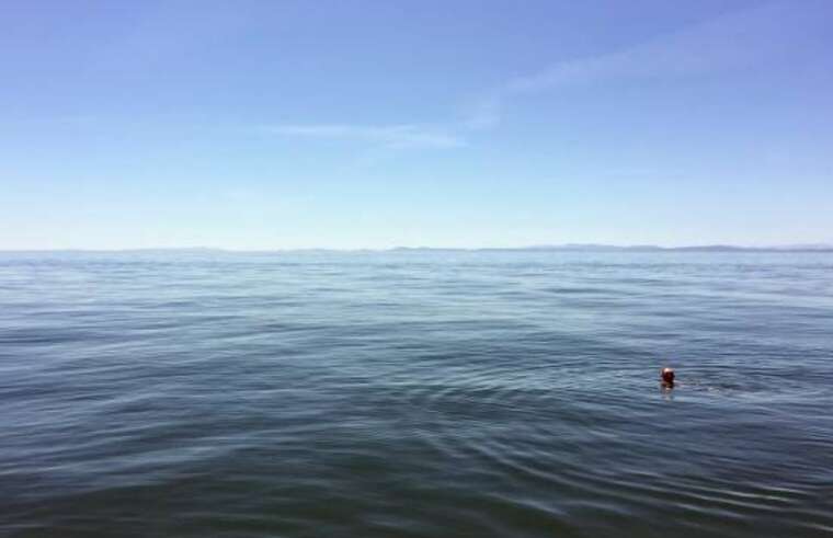 У побережья Австралии мужчина провел почти 20 часов, дрейфуя в море