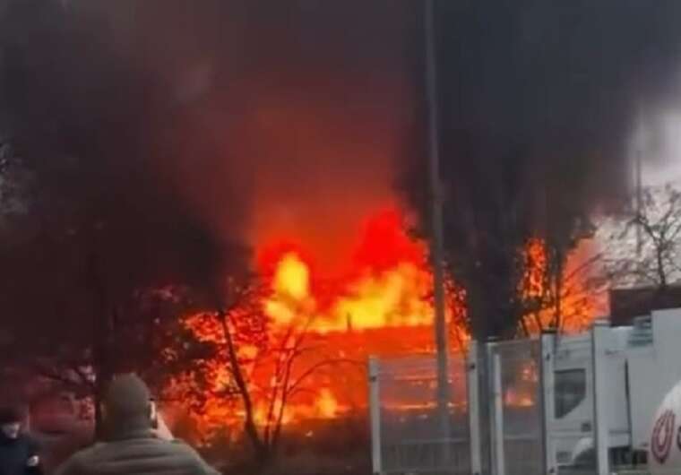 У Польщі загорілися потяги на станції: евакуйовані футбольні фанати