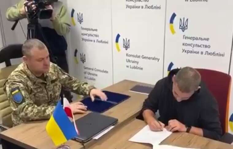В Польше первые добровольцы Украинского легиона подписали контракты с ВСУ