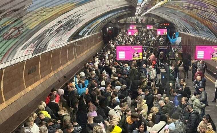 In Kyiv, unknown individuals launched fireworks: traffic jams in the city following the air raid alert