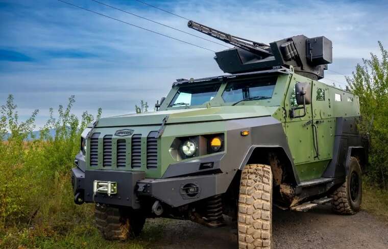 В Міноборони допустили для використання у ЗСУ бронеавтомобіль підвищеної прохідності "Зубр"