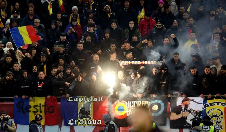 Матч Ліги націй між Румунією та Косовом зупинили через провокації румунських вболівальників