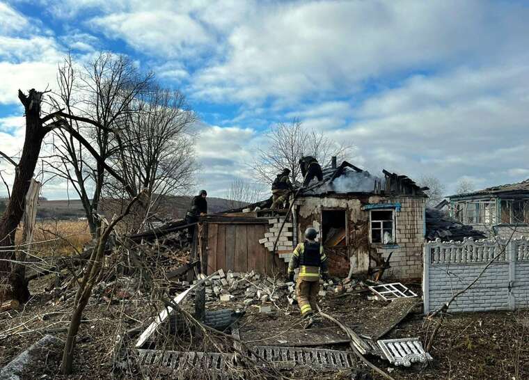 Ворог завдав авіаційного удару по житловому сектору на Харківщині: є постраждалі