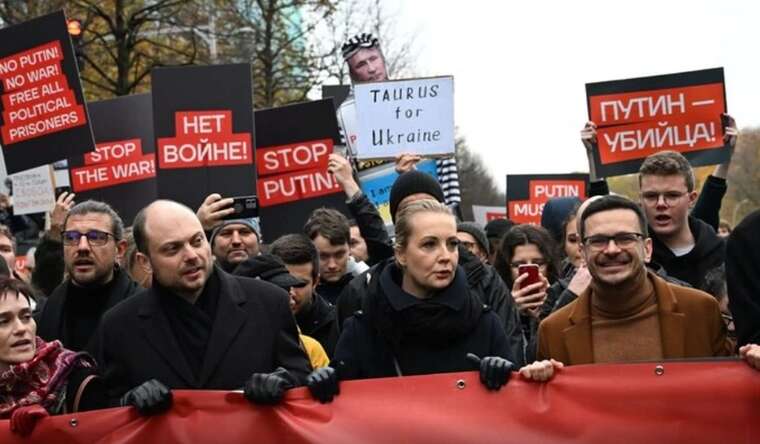 У Берліні почався марш російської опозиції, організований Навальною
