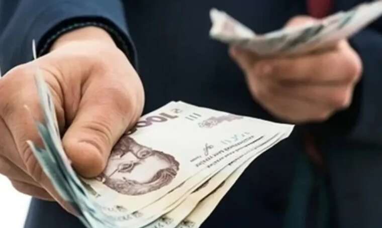 Українці масово висловлюють невдоволення через затримку соціальних виплат у 2024 році