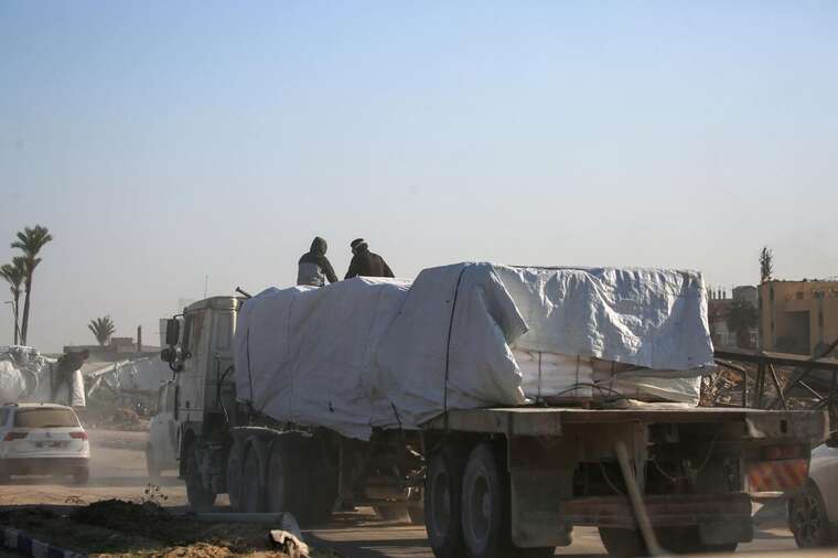 Вооруженные грабители захватили более 100 грузовиков с помощью для Газы