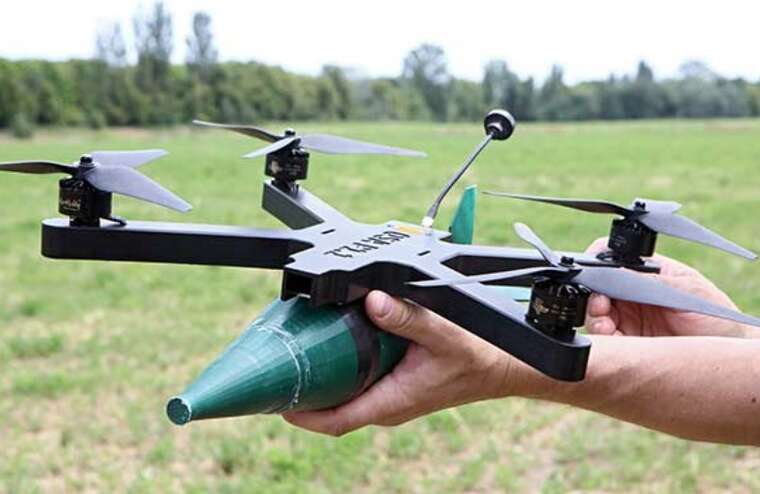 Российский оккупант руками ловит дрон-камикадзе бойцов 3-й ОШБр