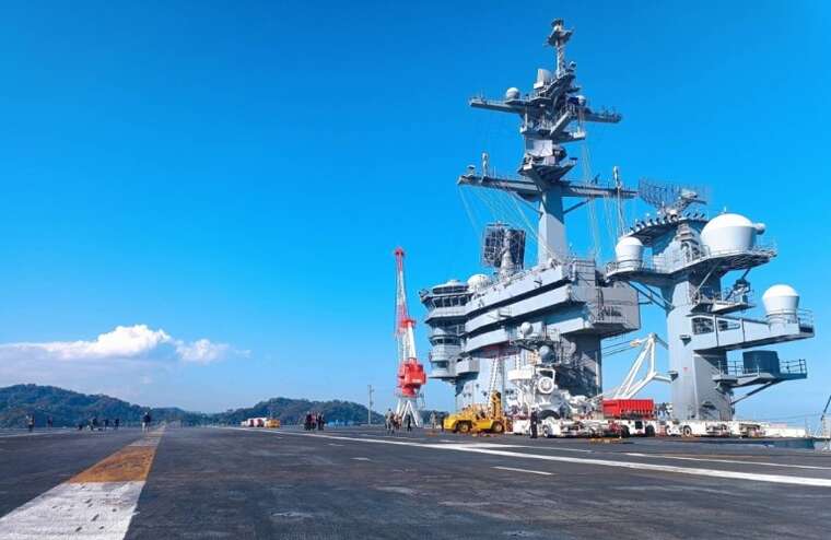 До Японії для постійного базування прибув авіаносець ВМС США