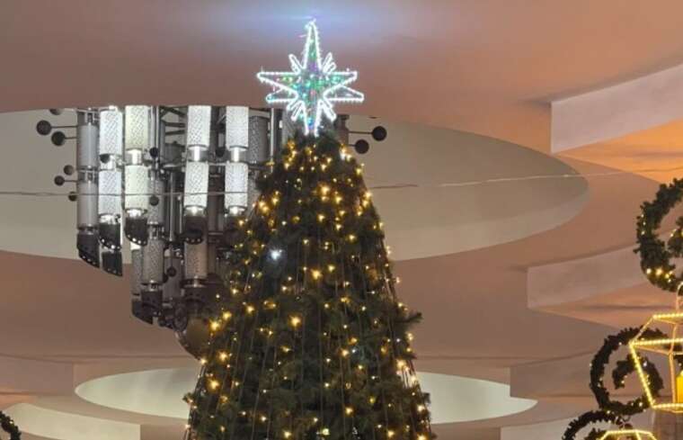 У Харкові в метро встановили новорічну ялинку