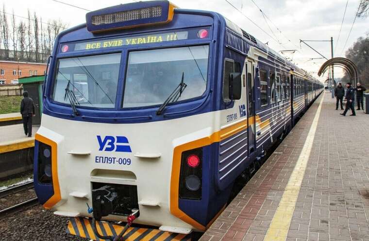 На Закарпатті зійшов з рейок електропоїзд