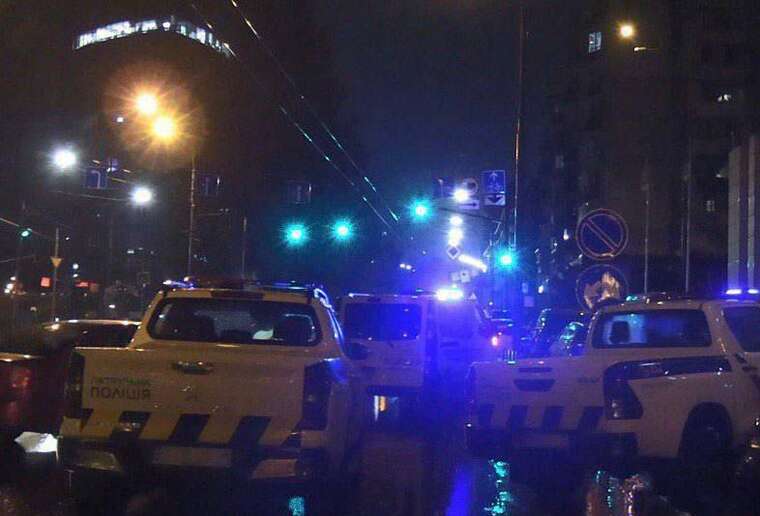 A shooting occurred at a capital hotel: there are injured and dead