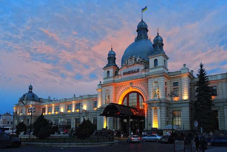 At the Lviv railway station, an unknown person opened fire: he was detained