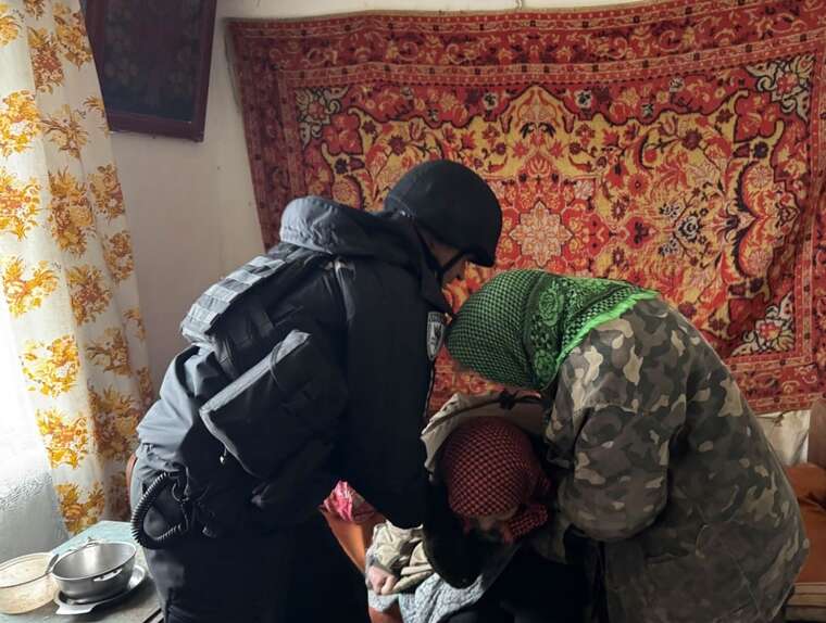 З прикордоння Сумщини евакуювали літню родину