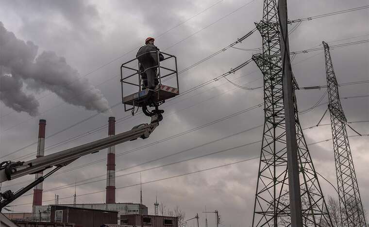 ЄБРР не буде надавати кошти українським енергокомпаніям, що перебувають під контролем олігархів, - ЗМІ
