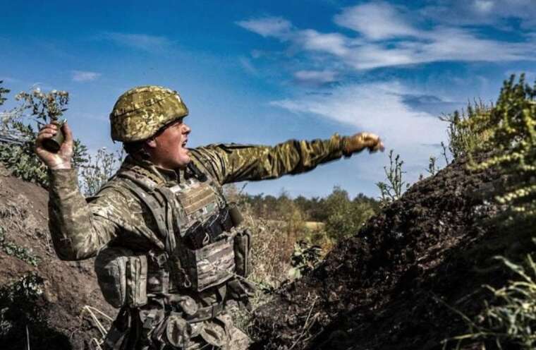 A Ukrainian soldier single-handedly halted an assault by a group of Russian invaders