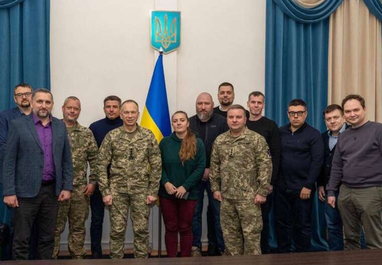 Сирський провів зустріч з українськими блогерами: у мережі обурились відсутністю деяких респондентів