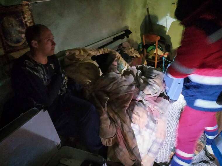 У Київській області рятувальники ДСНС винесли з палаючого будинку пенсіонера