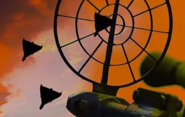 У Києві збивають дрони-камікадзе: лунають вибухи