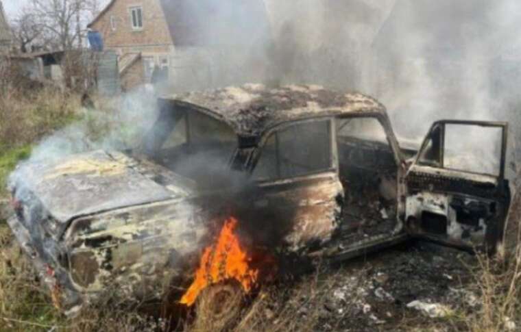 У одній з громад поблизу Запоріжжя ворожий дрон поцілив в автомобіль