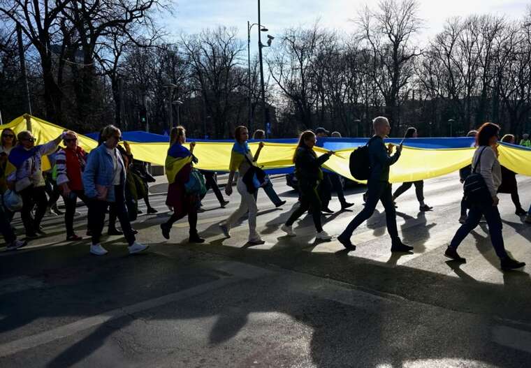 Більшість українців підтримують переговори щодо "заморозки" війни, - опитування