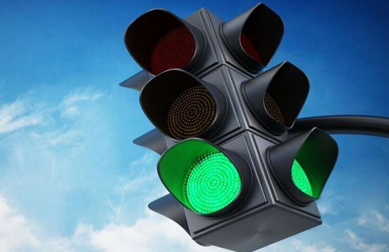 В Украине зеленый цвет светофора заменят на изумрудный