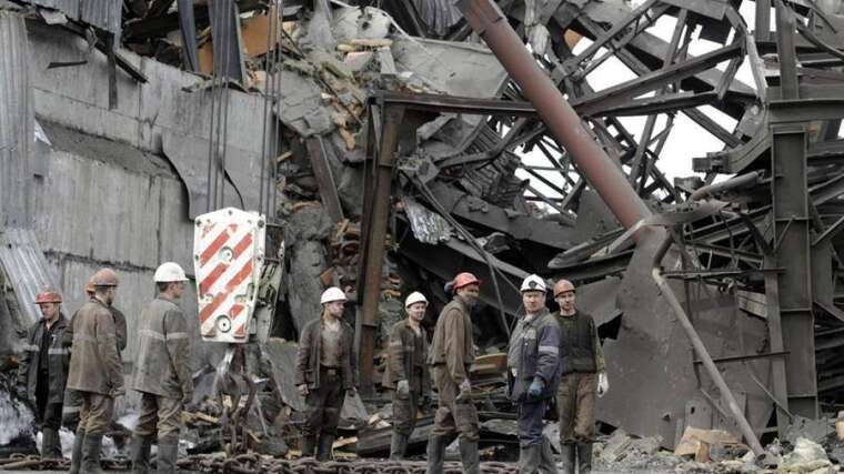 In the "DPR," local residents are promised to work in the mines in exchange for their consent