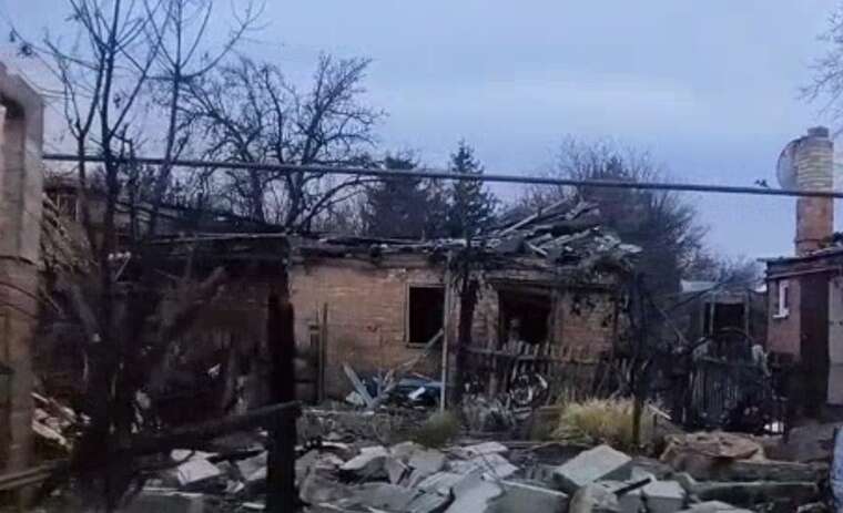 У мережі публікують відео наслідків обстрілів Курахового та Костянтинівки Донецької області