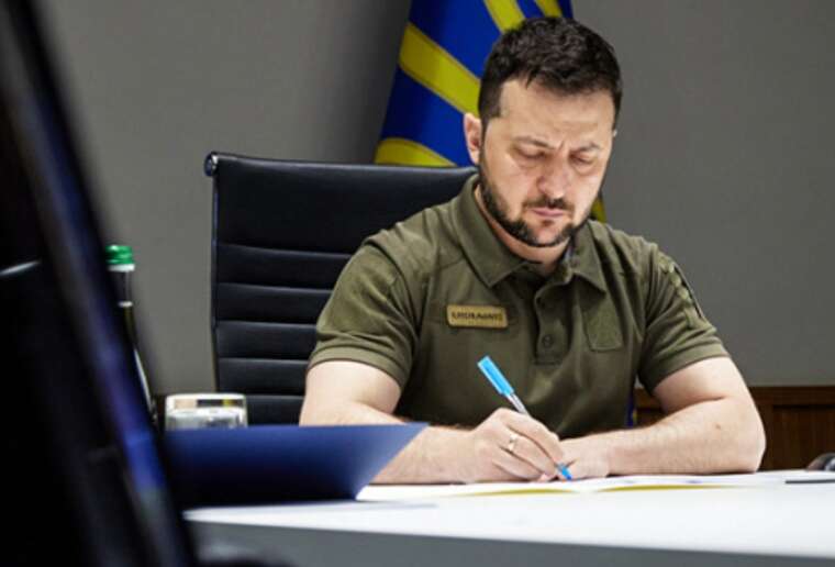 Владимир Зеленский подписал закон о повышении налогов