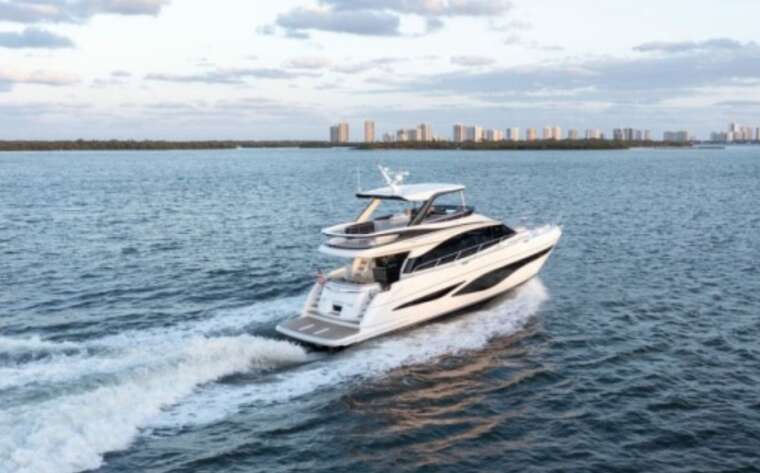 Медведєв придбав нову яхту в Британії