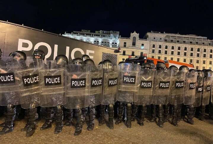 У столиці Грузії тривають зіткнення протестувальників з поліцією