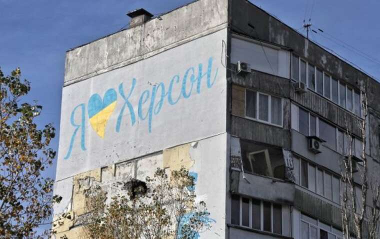 Херсон після обстрілів РФ другу добу без світла