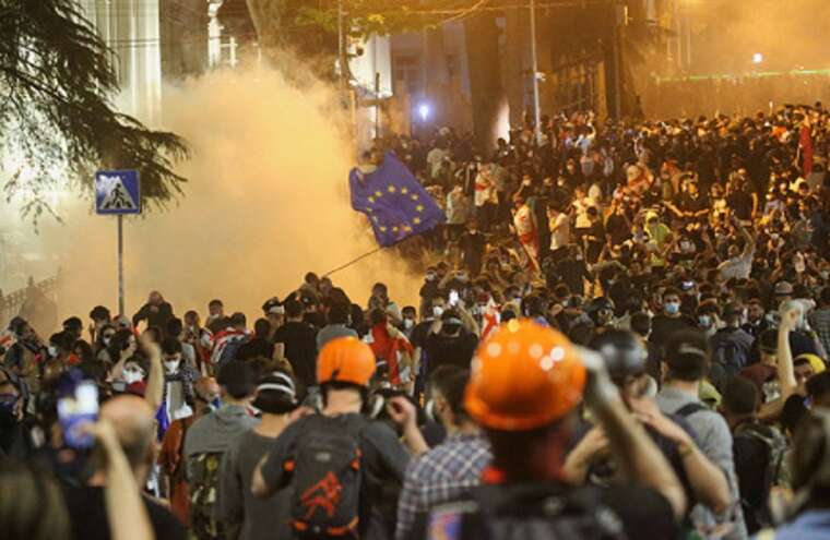 МЗС України засудило силовий розгін протесту в Тбілісі: «Згортання демократичних процесів»