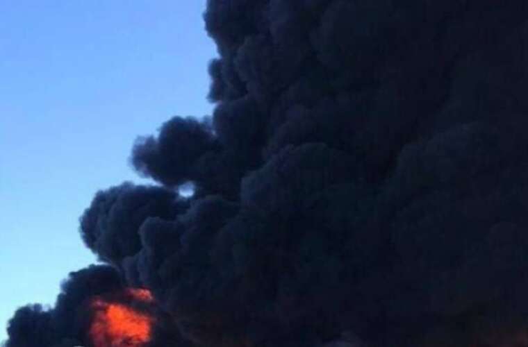 Нафтобаза "Атлас" у Ростовській області продовжує палати вже другу добу