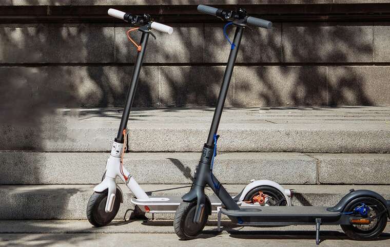 В Одесі військові патрулюють місто на електросамокатах