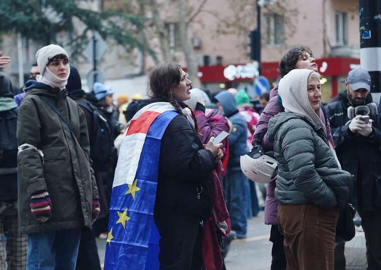 У Грузії люди знову вийшли на протести після нічного розгону