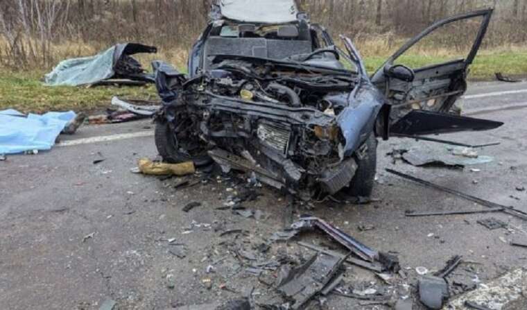 У Рівненському районі сталася страшна ДТП: одна особа загинула, ще троє травмувалися