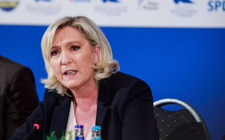 У Франції Ле Пен знову загрожує відправити уряд у відставку