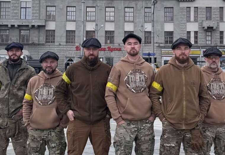 Продюсер "Гострих картузів" надіслав українським військовим подарунок