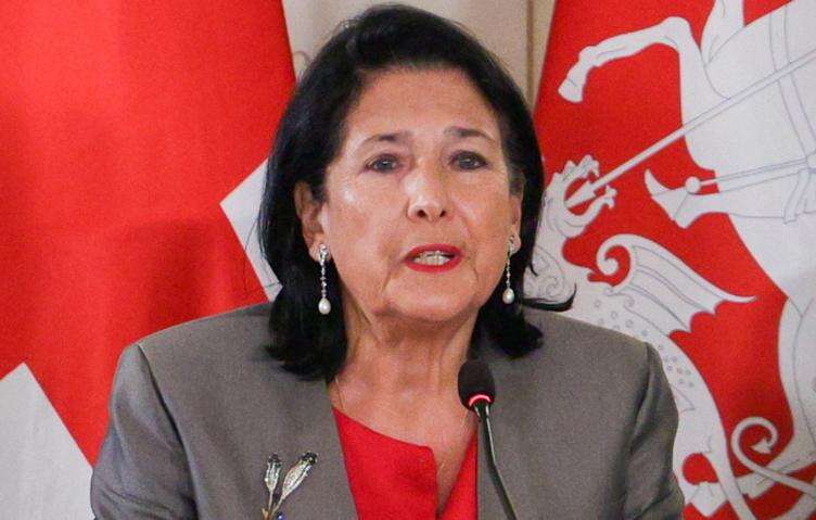 Президентка Грузії звернулася до школярів із закликом брати участь у протестах