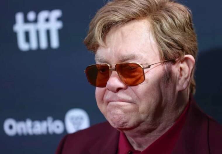 Элтон Джон рассказал, что почти полностью утратил зрение, - СМИ