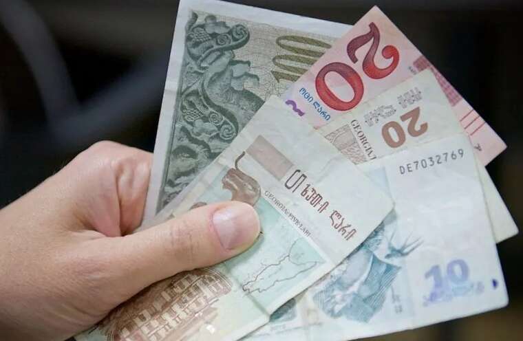 Курс грузинского лари снизился до рекордно низкого уровня