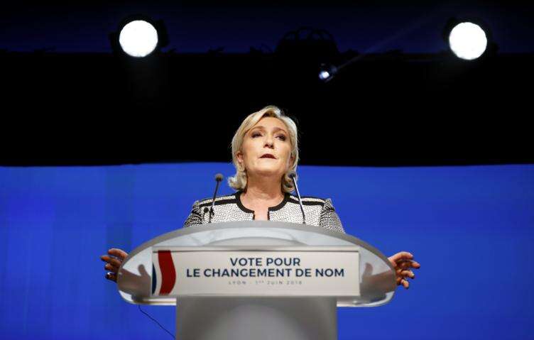 Партія Ле Пен і "Новий фронт" заявили, що підтримають вотум недовіри уряду Франції