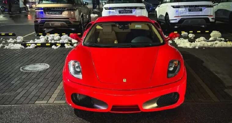 У Києві помітили швидкісний суперкар Ferrari